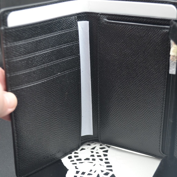 COACH Medium Wallet NWT - Picture 4 of 5